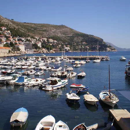 Πανσιόν Old Port 3*